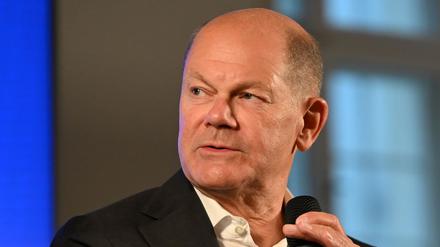Der ehemalige Bundeskanzler Olaf Scholz (SPD) spricht bei einem zeithistorischen Gespräch mit Historiker Bösch im Brandenburg Museum für Zukunft, Gegenwart und Geschichte (Symbolbild).