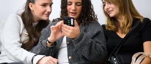 dpa-Newscamp begeistert Berliner Schülerinnen und Schüler für Journalismus und das Entlarven von Desinformation. // Weiterer Text über ots und www.presseportal.de/nr/8218 / Die Verwendung dieses Bildes für redaktionelle Zwecke ist unter Beachtung aller mitgeteilten Nutzungsbedingungen zulässig und dann auch honorarfrei. Veröffentlichung ausschließlich mit Bildrechte-Hinweis.