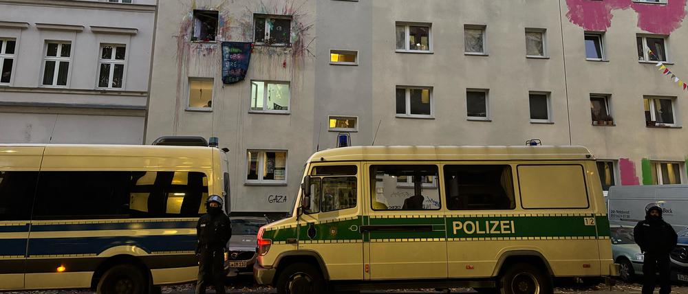 Der Polizeieinsatz in der Habersaathstraße am Montag.
