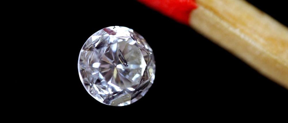 Eine kleine Menge der Asche eines Verstorbenen reicht aus, um daraus einen synthetischen Diamanten herzustellen.