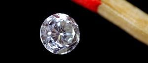 Eine kleine Menge der Asche eines Verstorbenen reicht aus, um daraus einen synthetischen Diamanten herzustellen.
