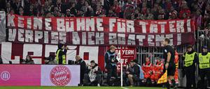 Protest der Bayern-Fans beim Spiel gegen Dortmund.
