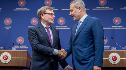 Freundlich gesinnt: Außenminister Wadephul und sein Amtskollege Hakan Fidan.