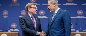 Außenminister Wadephul (links) und sein türkischer Amtskollege Hakan Fidan.