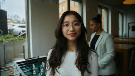 Thuc Chi P. ist Auszubildende zur Kauffrau für Büromanagement bei der Gesobau.