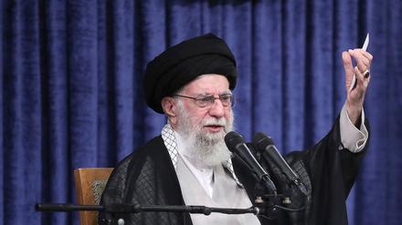 Der Oberste Führer Ajatollah Ali Chamenei spricht bei einem Treffen mit Justizbeamten (Symbolbild).