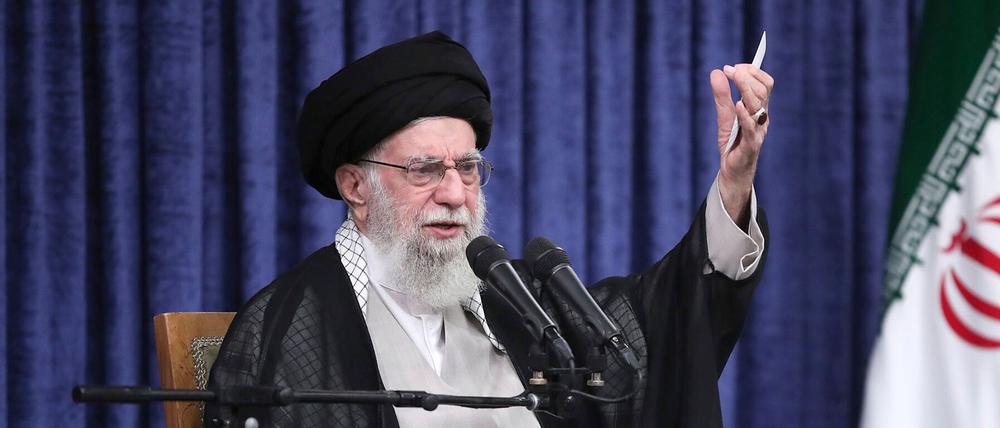 Der Oberste Führer Ajatollah Ali Chamenei spricht bei einem Treffen mit Justizbeamten (Symbolbild).