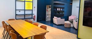 Ein Ort zum Treffen, mitten auf der Berliner Schloßstraße: Der "Community Space" startet im Einkaufszentrum "Boulevard Berlin". Hier können sich Initiativen, Vereine und Organisationen kostenfrei treffen. Die Türen öffnen sich zum ersten Mal am 27. Oktober.