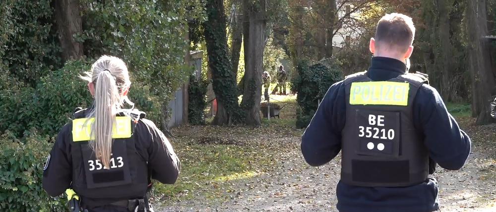 Die Berliner Polizei sucht in Brandenburg nach Tatspuren und Beweismitteln im Fall Rebecca.