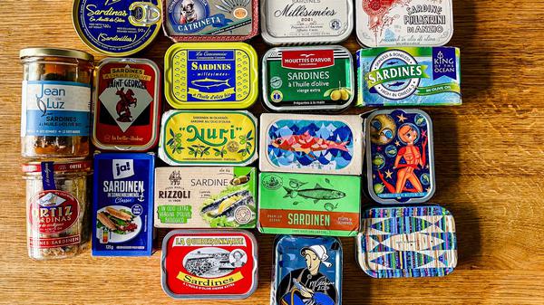 Längst ein beliebtes Mitbringsel aus dem Urlaub: Eine schöne Dose Sardinen.