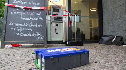 Symbolfoto eines zerstörten Geldautomaten