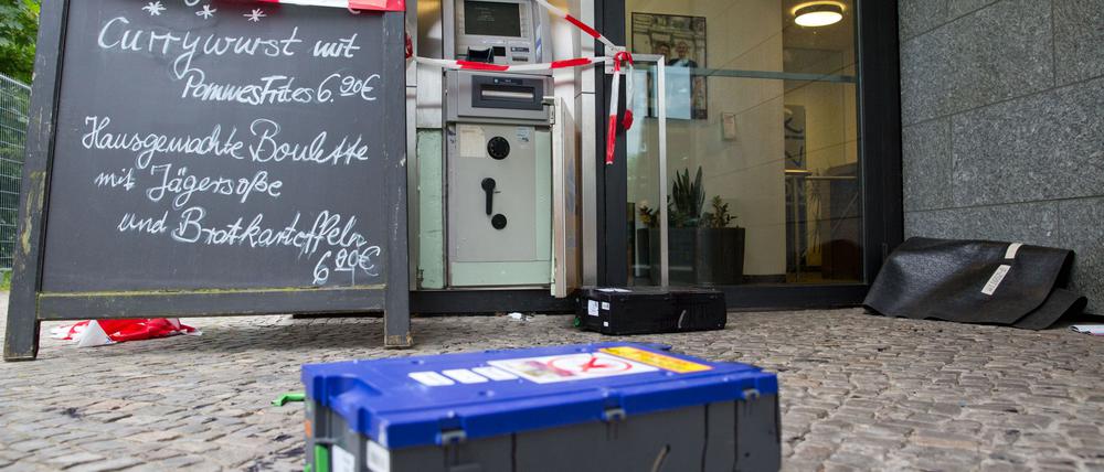 Symbolfoto eines zerstörten Geldautomaten