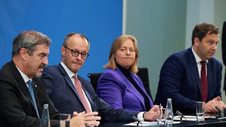 Die Spitzen von Schwarz-Rot von links nach rechts: Markus Söder (CSU), Friedrich Merz (CDU), Bärbel Bas und Lars Klingbeil (beide SPD). 