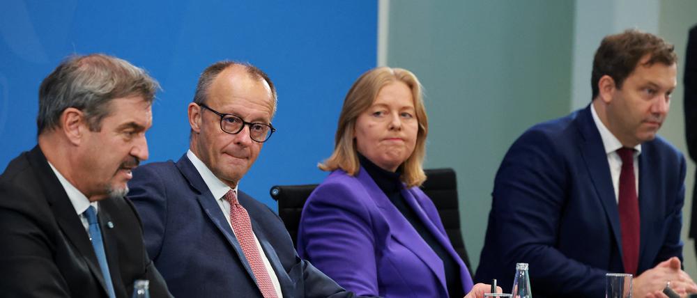 Die Spitzen von Schwarz-Rot von links nach rechts: Markus Söder (CSU), Friedrich Merz (CDU), Bärbel Bas und Lars Klingbeil (beide SPD).