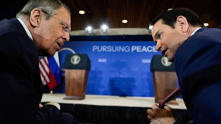 Die Außenminister Russlands und der USA sollen ein Treffen der Präsidenten Putin und Trump vorbereiten. (Archivbild)