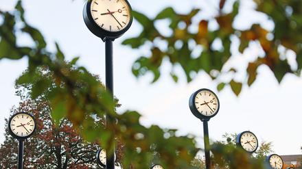 Die Zeitumstellung von Sommer- auf Winterzeit erfolgt 2025 in der Nacht zum 26. Oktober. (Archivbild)