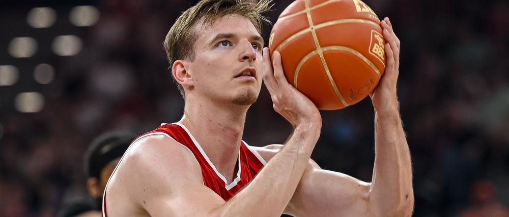 Münchens Aufbauspieler Justus Hollatz fand gegen Braunschweig gut ins Spiel.