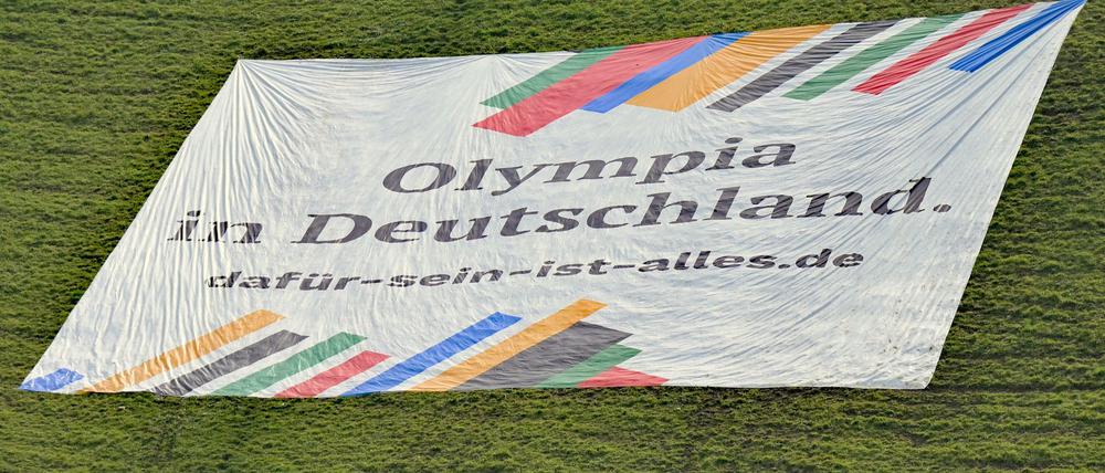 Mit einem großen Bann auf dem Olympiaberg wird für eine Münchner Sommerspiel-Bewerbung geworben. (Archivfoto)