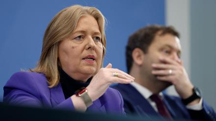 Die SPD-Vorsitzenden Bärbel Bas und Lars Klingbeil während einer gemeinsamen Pressekonferenz nach einer Koalitionsausschusssitzung am 9. Oktober 2024 im Kanzleramt in Berlin (Symbolbild).