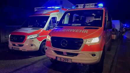 Die Feuerwehr rückte mit vielen Einsatzkräften zur Unglücksstelle aus.