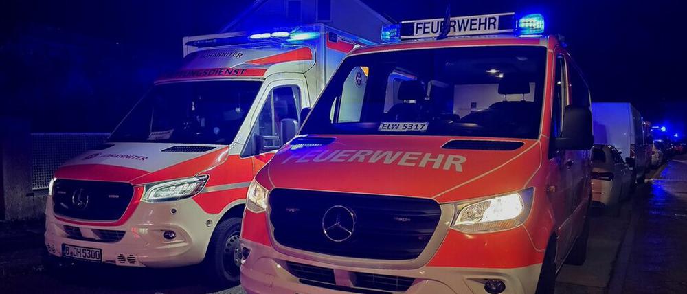 Die Feuerwehr rückte mit vielen Einsatzkräften zur Unglücksstelle aus.