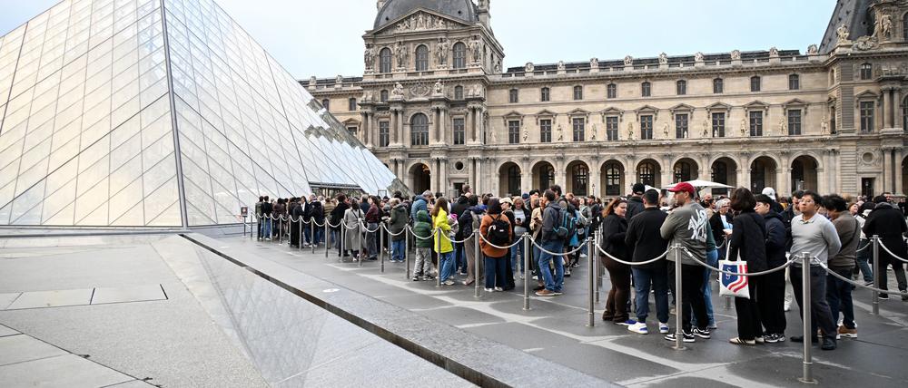 Der Louvre wurde nach dem Einbruch für Besucher geschlossen.