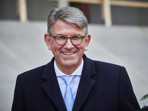 Kulturstaatsminister Wolfram Weimer bezeichnet Gedenkstätten als „zentrale Pfeiler unseres demokratischen Selbstverständnisses“.