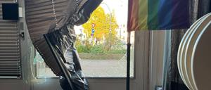 Das schwule Anti-Gewaltprojekt Maneo in Schöneberg ist erneut Ziel eines Angriffs geworden. Zum vierten Mal innerhalb weniger Wochen wurde eine Scheibe eingeworfen.