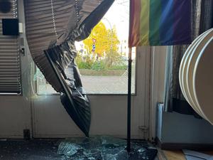 Das schwule Anti-Gewaltprojekt Maneo in Schöneberg ist erneut Ziel eines Angriffs geworden. Zum vierten Mal innerhalb weniger Wochen wurde eine Scheibe eingeworfen.