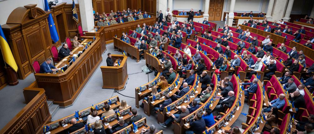 Trotz des laufenden Krieges tagt das ukrainische Parlament weiter. (Archivbild)
