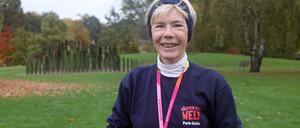 Ute Linz arbeitet als ehrenamtlicher Park-Guide in den Gärten der Welt Marzahn / Credit: Steffi Bey