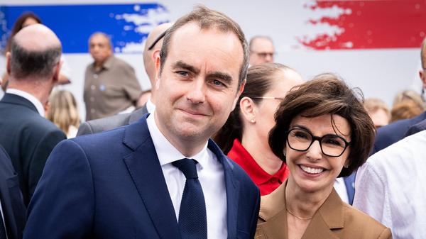 Kulturministerin Rachida Dati mit Premierminister Sébastien Lecornu. Sie konnte sich seit zwei Jahren in vier Regierungen im Amt halten.
