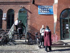 Das Theater Ramba Zamba liegt auf dem Gelände der Kulturbrauerei in Prenzlauer Berg. 
