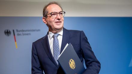 Alexander Dobrindt (CSU), Bundesinnenminister, aufgenommen am 8. Oktober 2025 bei einem Pressestatement nach der Sitzung des Bundeskabinetts im Kanzleramt