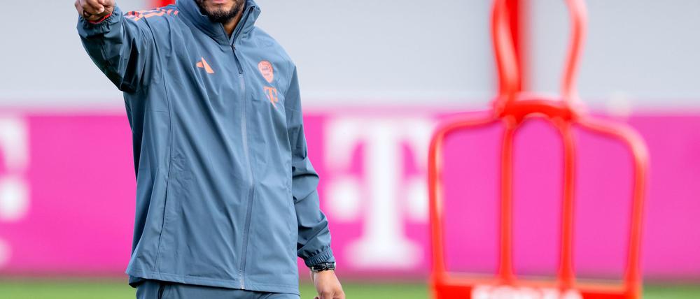 Vincent Kompany muss auch beim Abschlusstraining des FC Bayern auf Serge Gnabry verzichten.