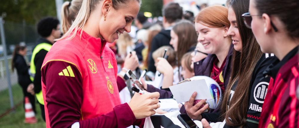 Klara Bühl beim öffentlichen Training des Nationalteams