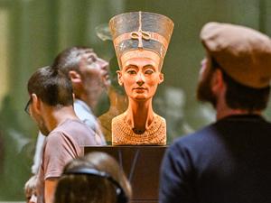 Die Nofretete-Büste steht seit 2009 im Neuen Museum in Berlin. In Ägypten mehren sich Stimmen, dass sie eigentlich nach Kairo gehöre.