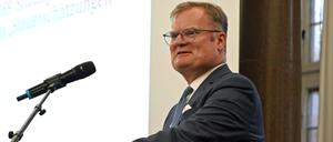 Berlins Finanzsenator Wolfgang Schyrocki muss das Geld des Landes zusammenhalten. Bei den Gehältern der Manager der Landesbetriebe sieht er dafür keinen Grund.