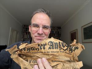 Leser Chris Melzer aus Berlin-Steglitz fand beim Austausch seiner Fenster historisches Dämmmaterial.