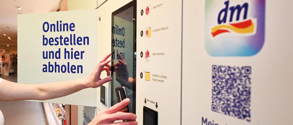 An mehr als 1.800 Abholstationen in Deutschland können Kundinnen und Kunden Waren abholen. (Archivbild)