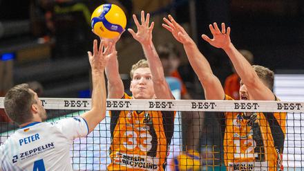 Die BR Volley haben ihr erstes Spiel gegen den VfB Friedrichshafen deutlich verloren.