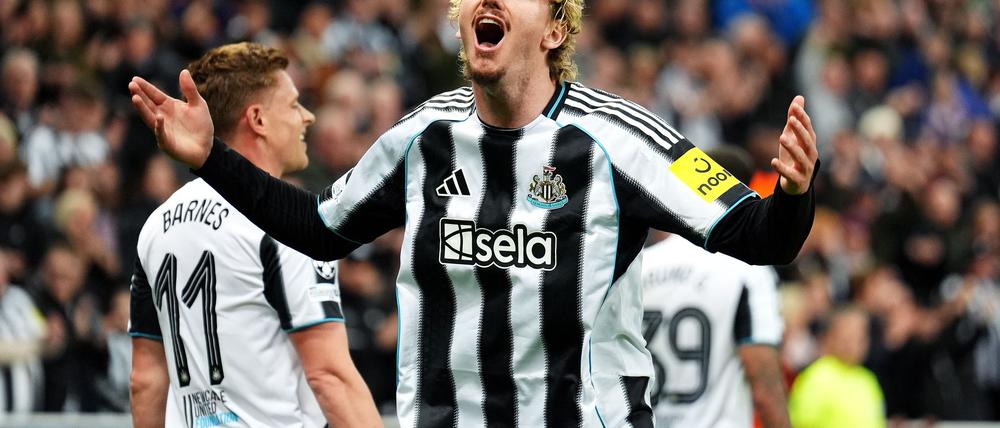 Nick Woltemade feiert mit Newcastle United den Sieg gegen Benfica Lissabon