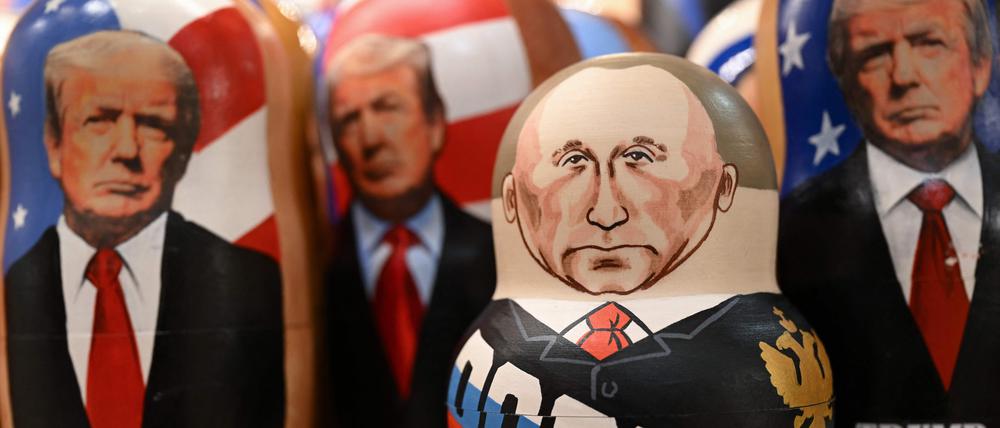 Auf Moskaus Andenkenmärkten sind die Machtverhältnisse klar: Wladimir Putin dominiert Donald Trump.