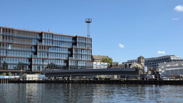 Die Elsenbrücke von der Spree aus gesehen. (Archivbild)