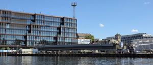 Die Elsenbrücke von der Spree aus gesehen. (Archivbild)