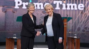 Die beiden Kandiatinnen: Catherine Connolly (l.) und Heather Humphreys.