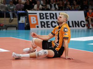 In den Hallenboden gesetzt. Den Bundesliga-Auftakt verpatzten Ruben Schott und sein Team gründlich.