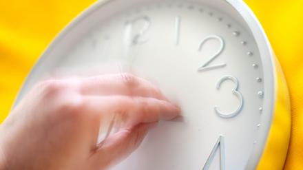 In der Nacht von Samstag auf Sonntag ist es wieder so weit: Die Uhr wird um eine Stunde zurückgedreht. 