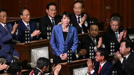 Allein unter Männern: Sanae Takaichi ist Japans erste Premierministerin. 