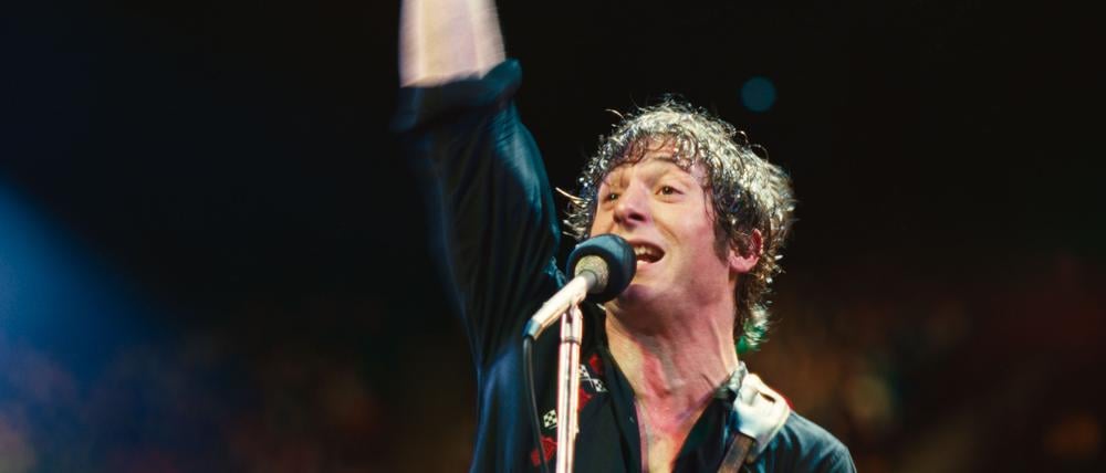 Einsam auf dem Höhepunkt seiner Karriere. Der All-American-Boy Bruce Springsteen (Jeremy Allen White) sucht seine eigene Stimme.